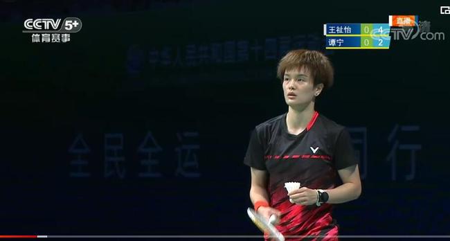 她以非凡的 她以非凡的